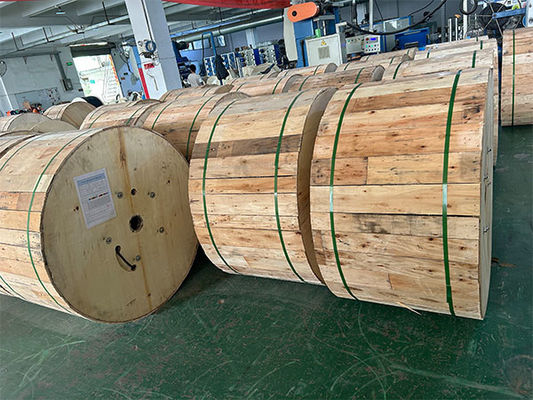 Figura 8 Cable de fibra óptica 24 48 Cable de fibra óptica OFC 96 Cable de fibra aérea