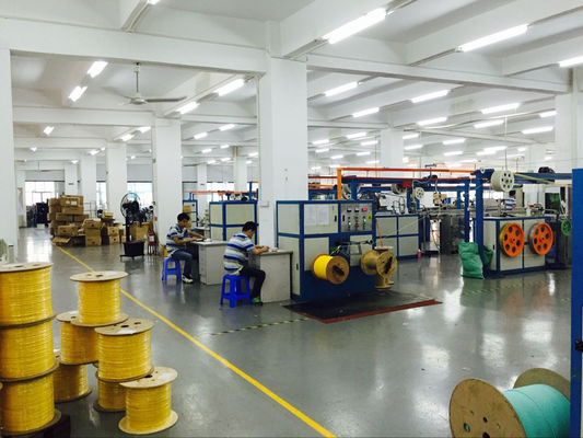 Cable de fribra óptica interior 1core 0.9m m del almacenador intermediario apretado a una cara del SM milímetro Om3 Om4 Om5